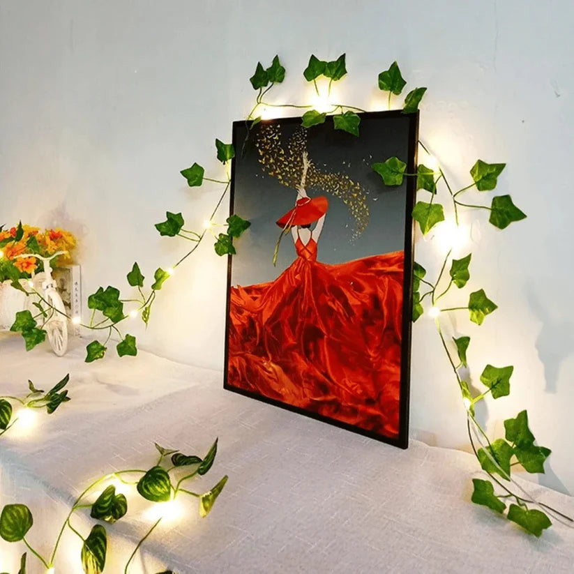 Trellis Glow Vine Light
